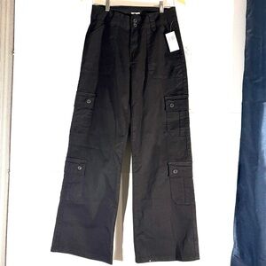 Women’s Hot Topic Black Cargo Pants, Sz 7, wide leg style, NWT.